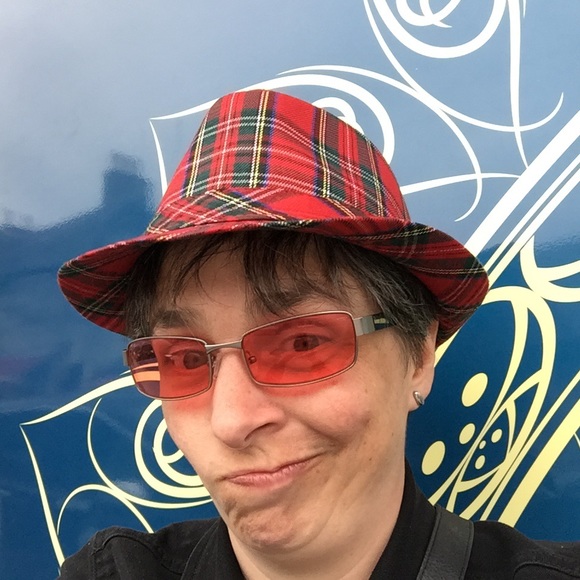 Meet your Posher, Jennifer - Picture 2 of 2